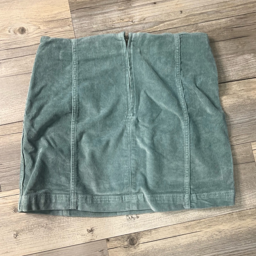 Teal Corduroy skirt
Size: 12 
Back zipper and clasp
Rarely worn